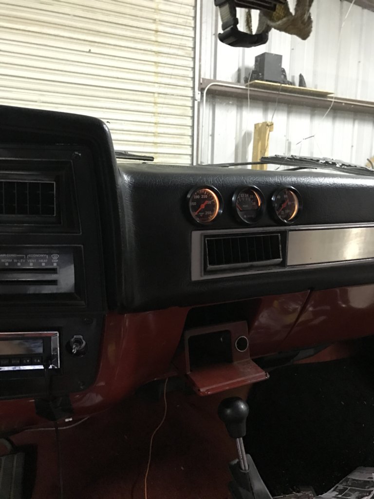 Dash Mounted Aftermarket Gauges | GM Square Body - 1973 - 1987 GM Truck ...